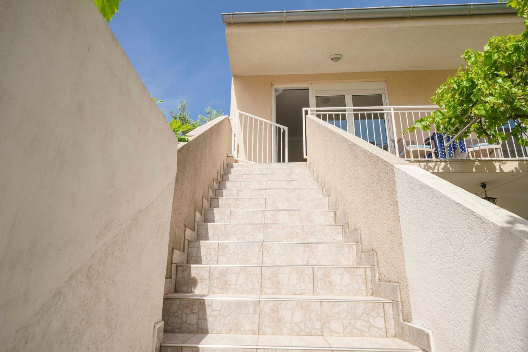 Apartments Vitis - City Centre - Free Parking Vodice Exterior photo